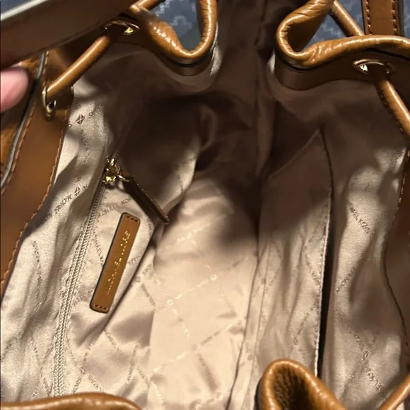 Michael Kors Brynn Bucket Bag NWOT - Picture 4 of 12